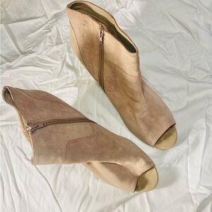 Elegant Tan Peep-Toe Ankle Boots